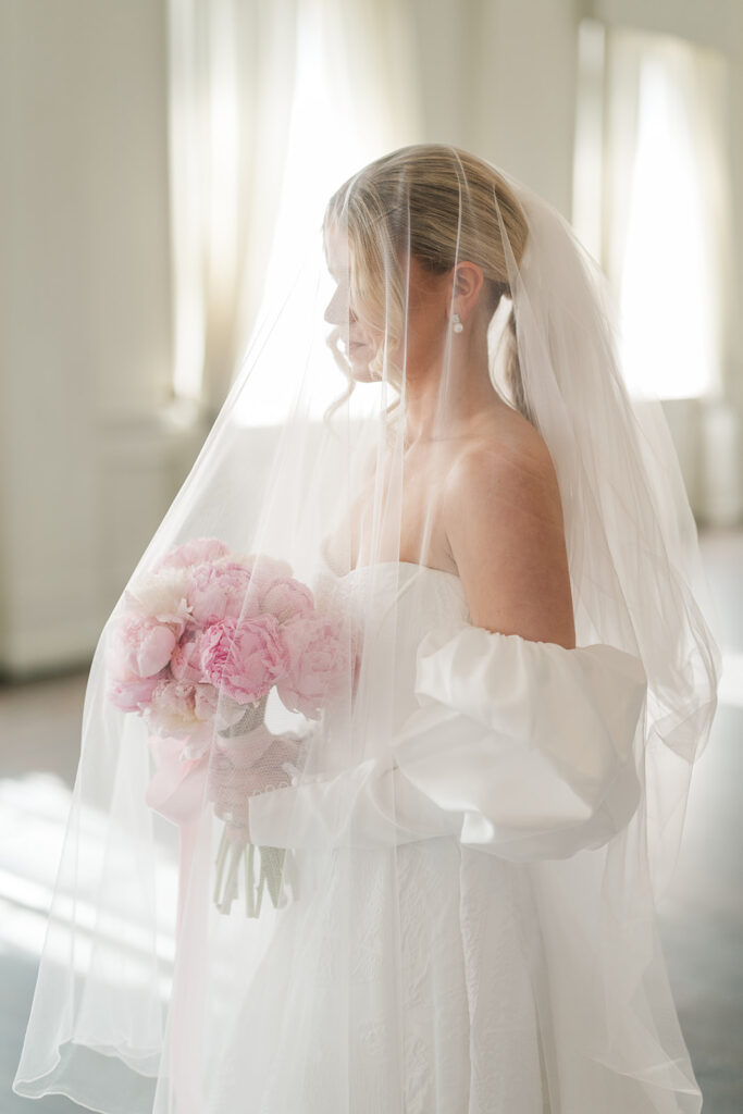 Prep for your wedding photos with bridals 